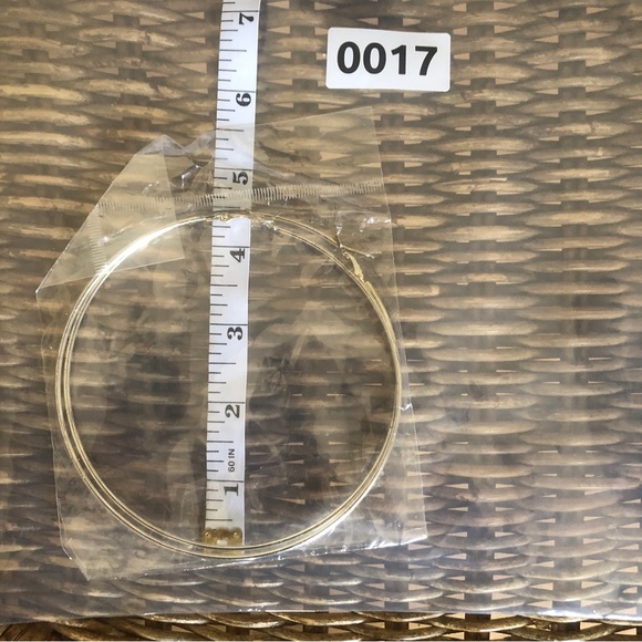 Real silver hoops. 4 1/4”. Smooth and shiny surface to reflect the light. - Picture 4 of 5